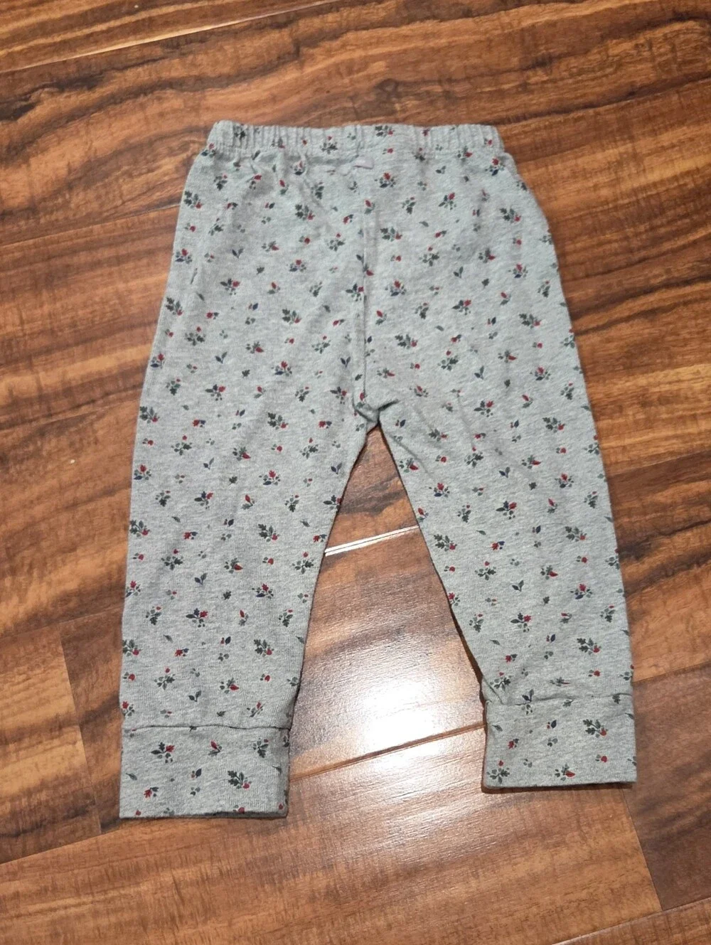 GAP Baby EUC 18-24 Months Gray/Red Holly Print Sweatshirt and Pants Set